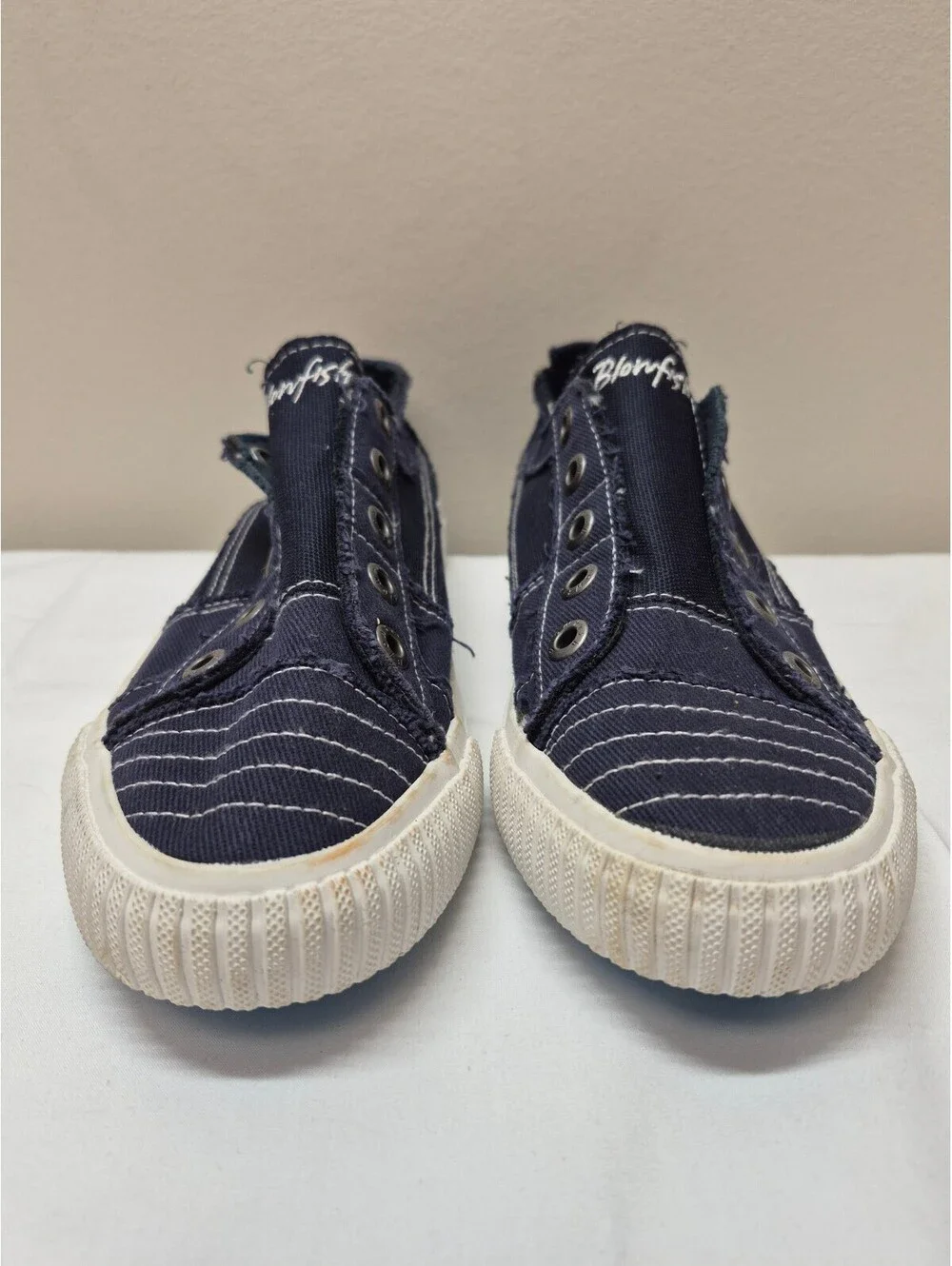 Blowfish Navy Blue Slip-On Canvas Sneakers Size 10 with White Rubber Soles B405